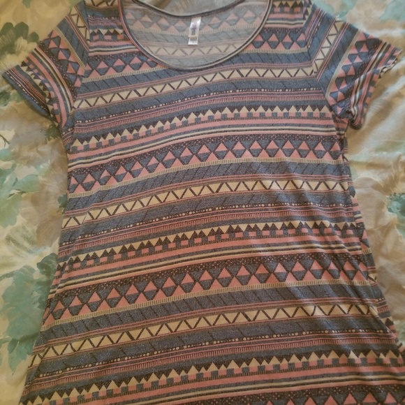 LuLaRoe Tops - Lularoe Classic Tee LuLaRoe Tops - Lularoe Classic Tee